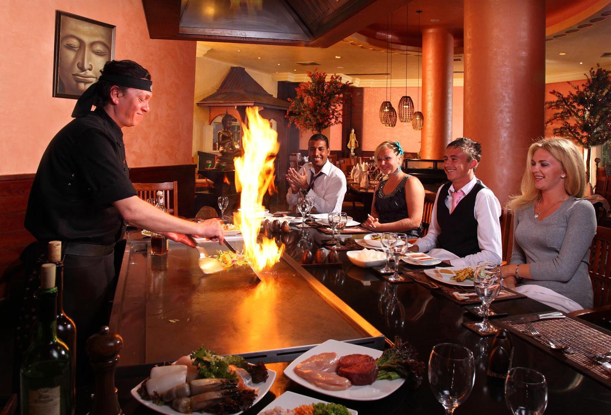 Xperience Kiroseiz Aquapark Premier-Naama Bay Hotel Шарм ел-Шейх Екстериор снимка A Japanese restaurant in the United States