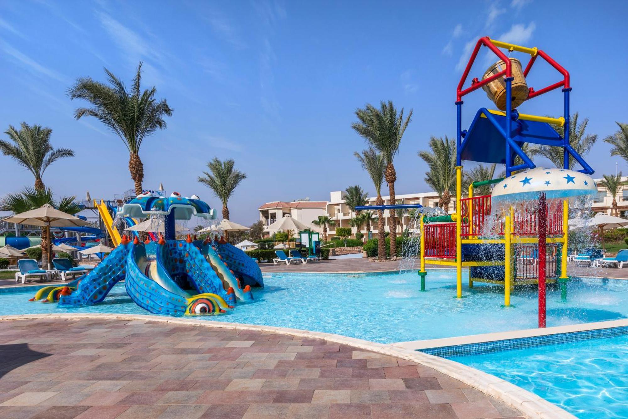 Xperience Kiroseiz Aquapark Premier-Naama Bay Hotel Шарм ел-Шейх Екстериор снимка Aqua Park at the Hilton Hurghada