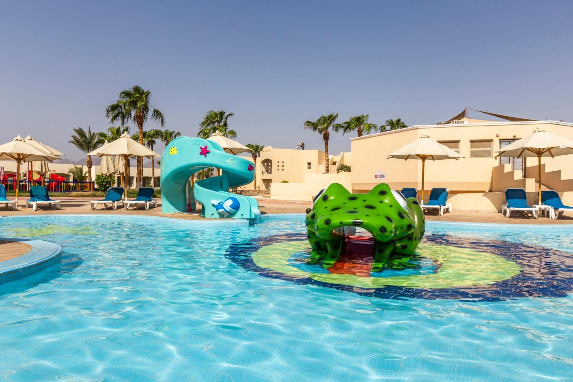 Xperience Kiroseiz Aquapark Premier-Naama Bay Hotel Шарм ел-Шейх Екстериор снимка The swimming pool at the Dead Sea Spa Resort